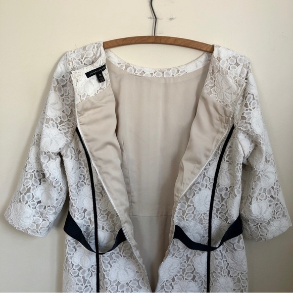 Ivory lace fitted dress - Picture 11 of 14